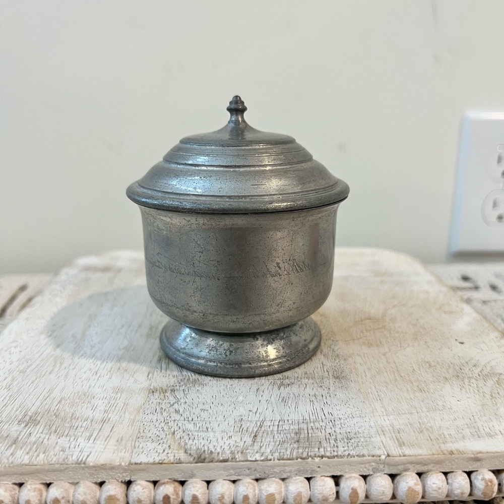 Stiieff Williamsburg Restoration w-92-9 Vintage Silver Lidded Container